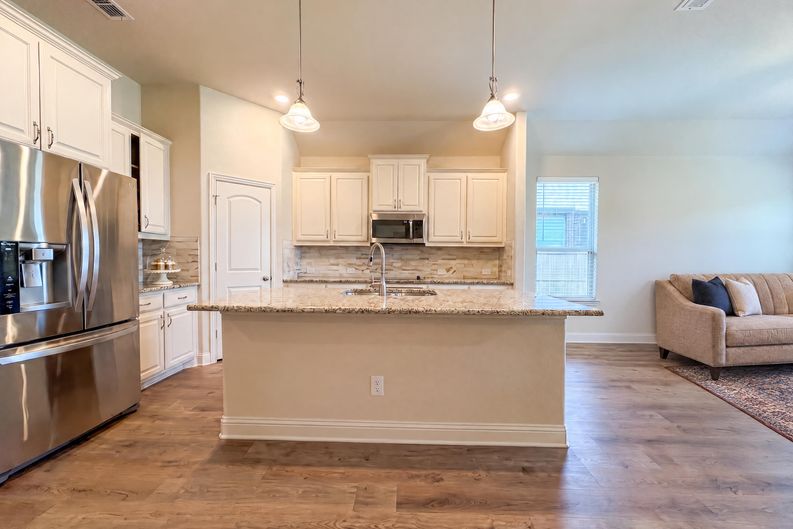 Photo 8 of 19 of 3005 S College Ave, Decatur, TX