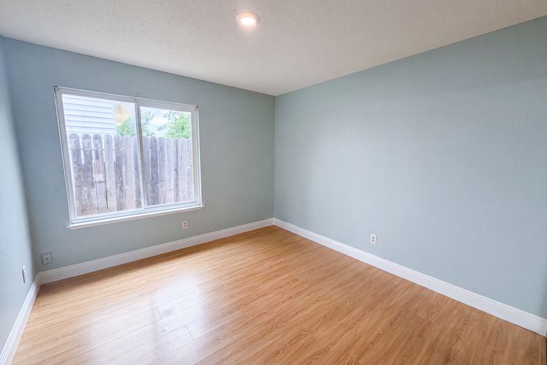 Photo 14 of 25 of 7804 McClintock Way, Sacramento, CA