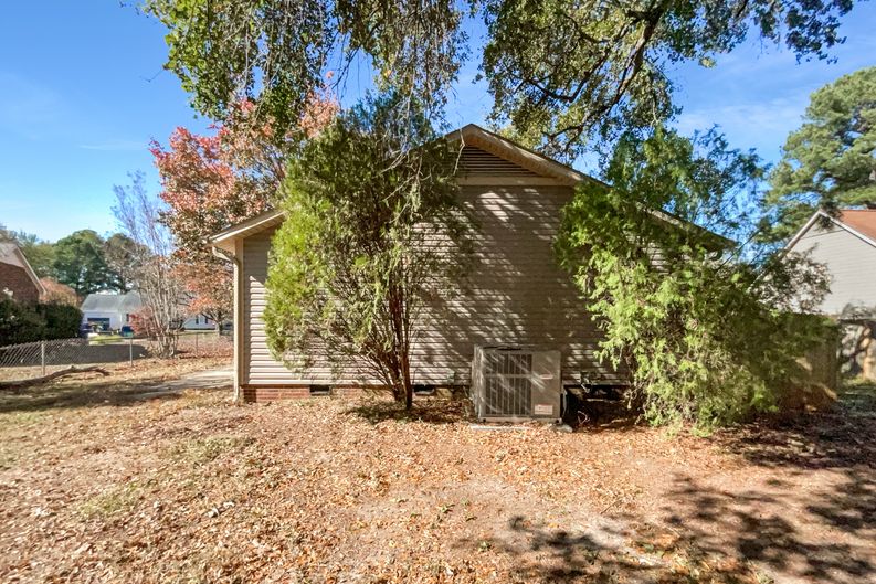 Photo 6 of 16 of 6312 Lake Trail Dr, Fayetteville, NC