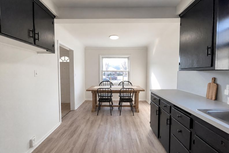 Photo 8 of 16 of 24610 Parklawn St, Oak Park, MI