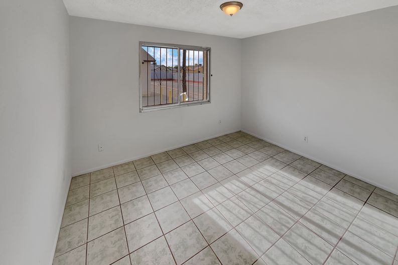 Photo 11 of 14 of 3646 N 69th Ave, Phoenix, AZ