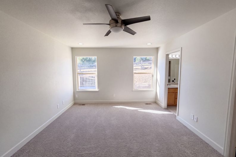 Photo 10 of 27 of 10009 Strathfield Ln, Highlands Ranch, CO