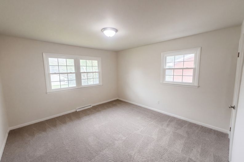 Photo 14 of 26 of 1502 W Meadowview Rd, Greensboro, NC