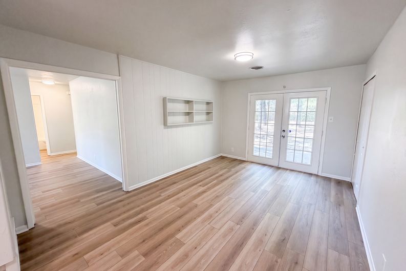 Photo 8 of 23 of 1229 King Dr, Bedford, TX