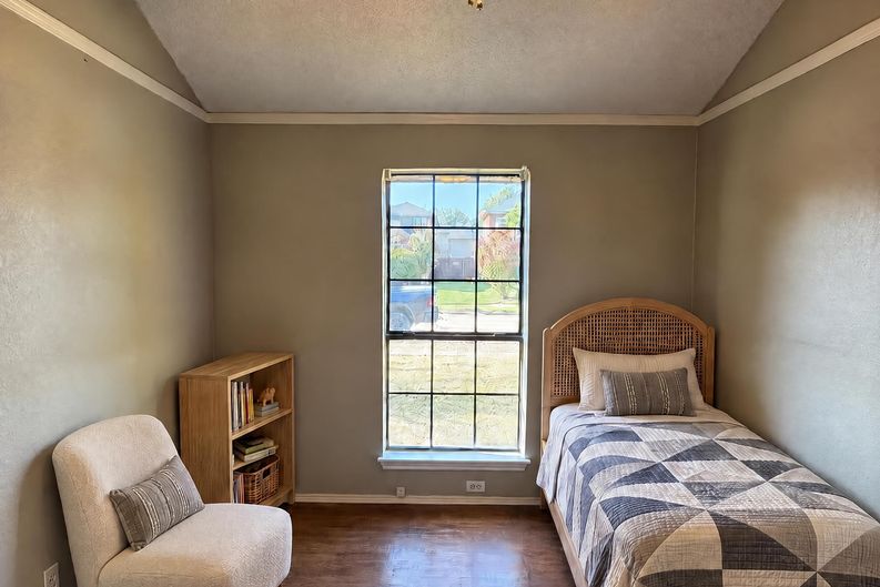 Photo 10 of 24 of 1633 San Francisco St, Carrollton, TX