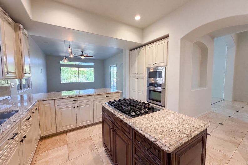 Photo 8 of 40 of 12007 N 138th St, Scottsdale, AZ