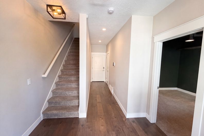 Photo 5 of 24 of 10452 S Sage Canal Way, Sandy, UT