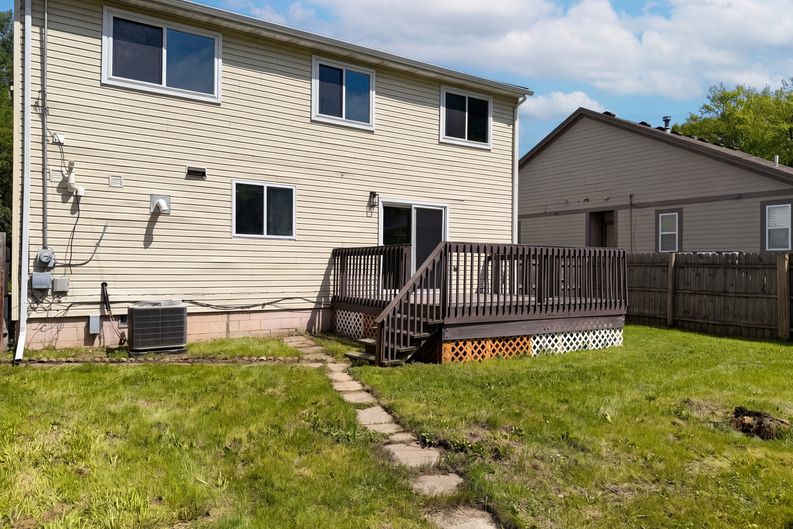 Photo 5 of 28 of 21425 Averhill St, Farmington Hills, MI