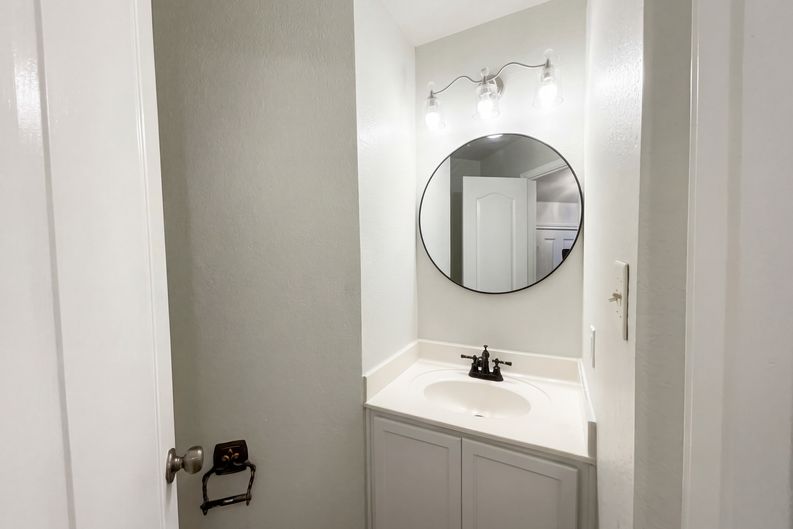 Photo 11 of 18 of 8807 Mesa Vis, San Antonio, TX