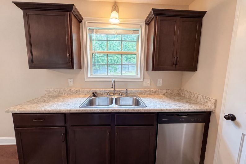 Photo 9 of 19 of 741 Inver Ln, Clarksville, TN
