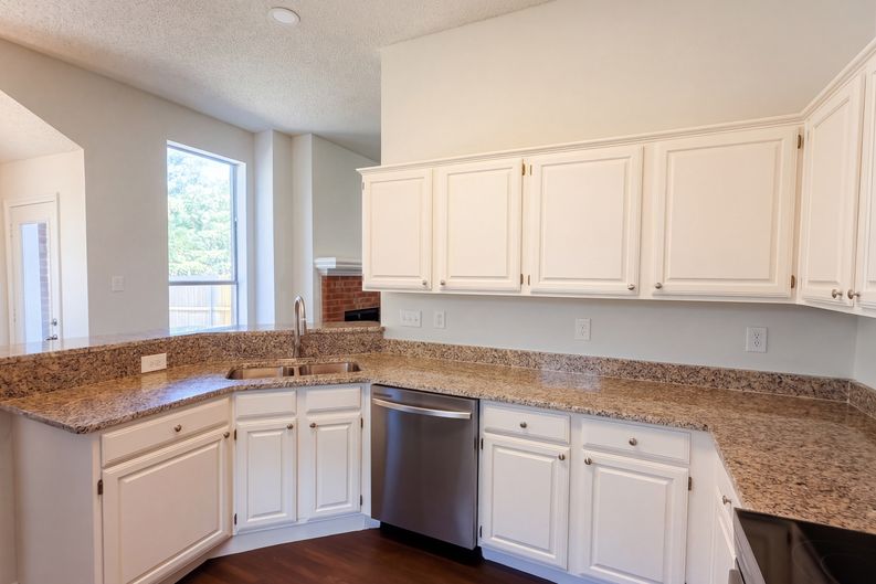 Photo 11 of 25 of 7109 Cottonwood Cir, Sachse, TX