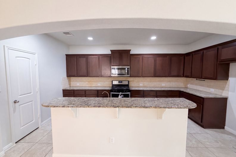 Photo 7 of 20 of 18320 Drecker Springs Ln, Pflugerville, TX