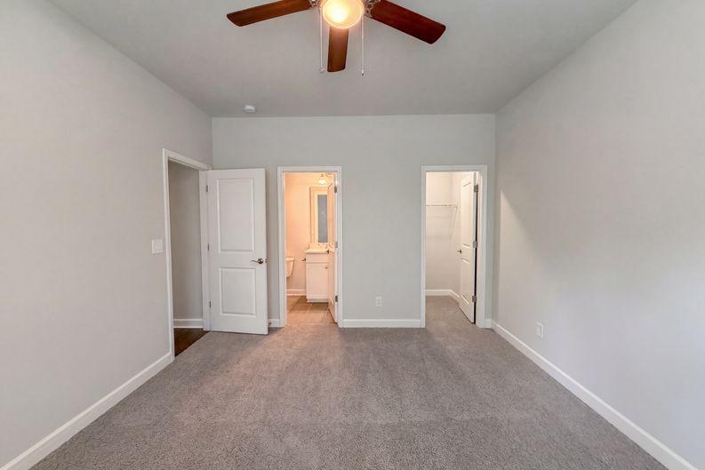 Photo 4 of 16 of 5704 Woodard St, Charlotte, NC