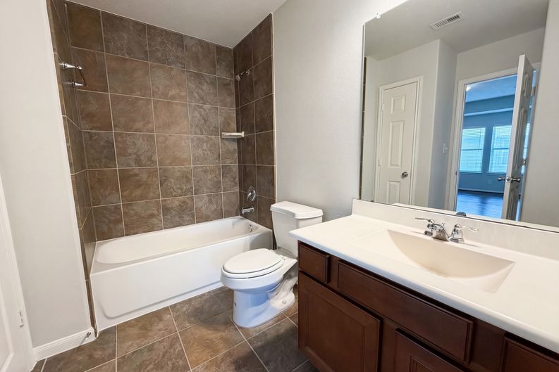 Photo 17 of 24 of 26306 Fox Ridge Ln, Katy, TX