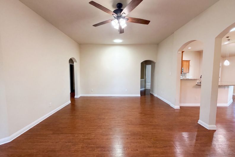 Photo 7 of 21 of 1315 Tumbling River Dr, Leander, TX