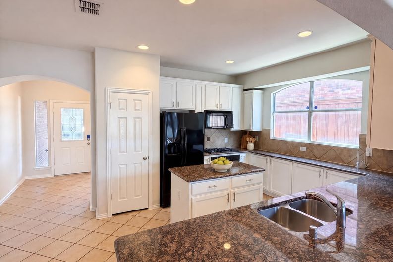 Photo 6 of 15 of 2184 Stuttgart Dr, Frisco, TX