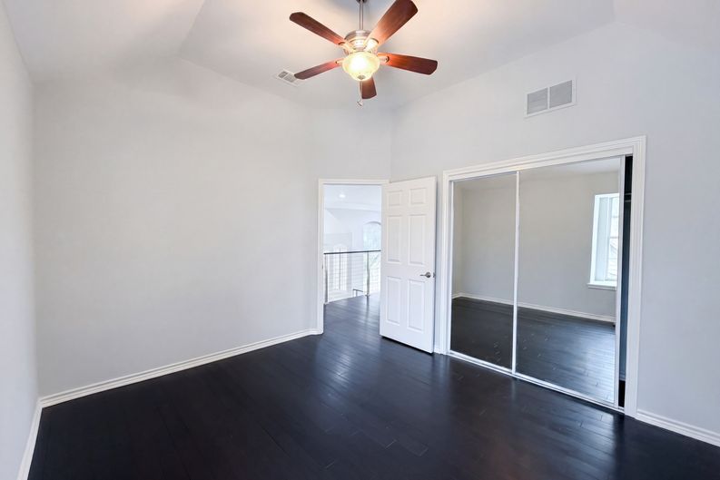 Photo 17 of 27 of 7707 Windmere Ct, Irving, TX