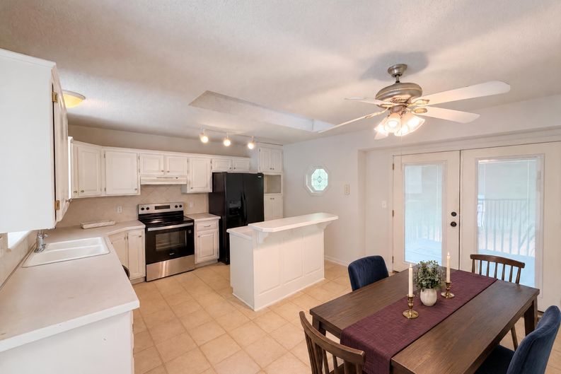 Photo 8 of 25 of 801 Courtland Ct, Belton, MO