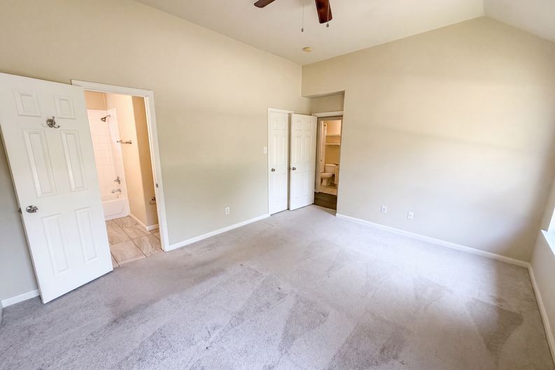 Photo 4 of 28 of 10250 Rolleston Ln, Houston, TX