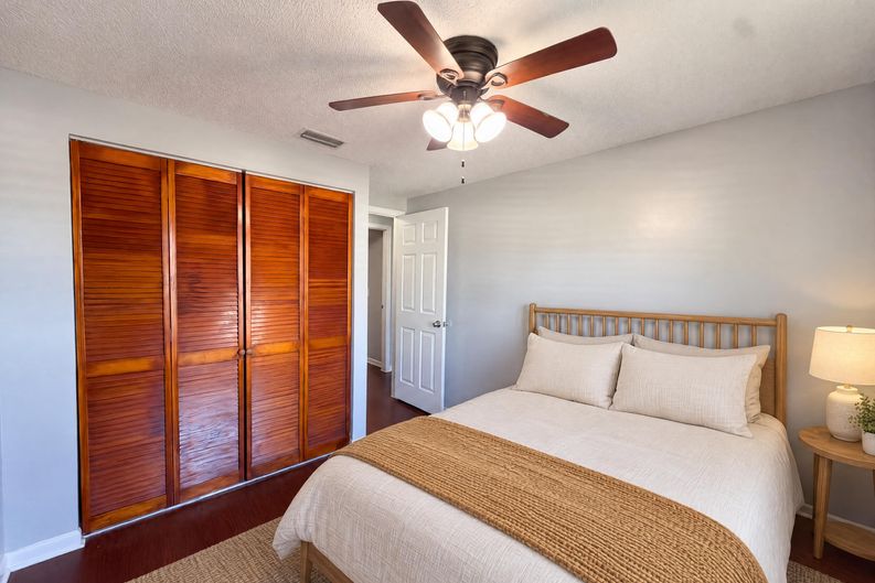 Photo 10 of 17 of 16005 Woodpine Dr, Tampa, FL