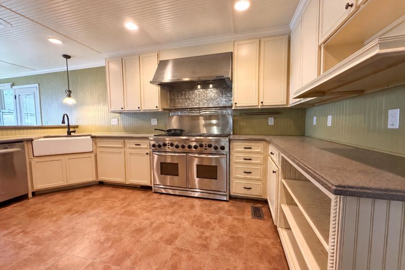 Photo 3 of 31 of 3795 Churchill Dr, Marietta, GA