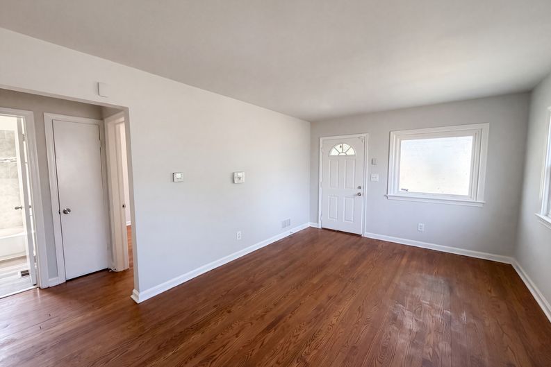 Photo 3 of 22 of 4313 Urn St, Capitol Heights, MD