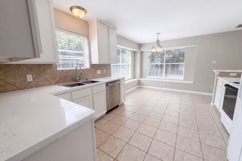 Photo 6 of 21 of 12159 Hawthorne Dr, Montgomery, TX