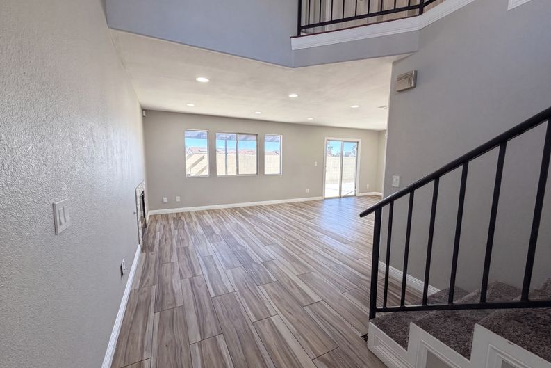 Photo 6 of 21 of 16960 Sorrento Ln, Victorville, CA