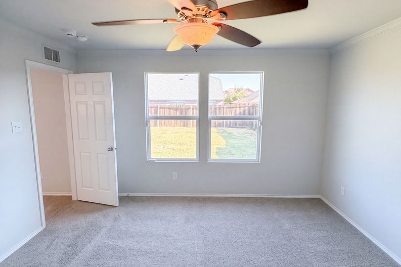 Photo 4 of 16 of 3029 Adrian Creek Dr, Little Elm, TX