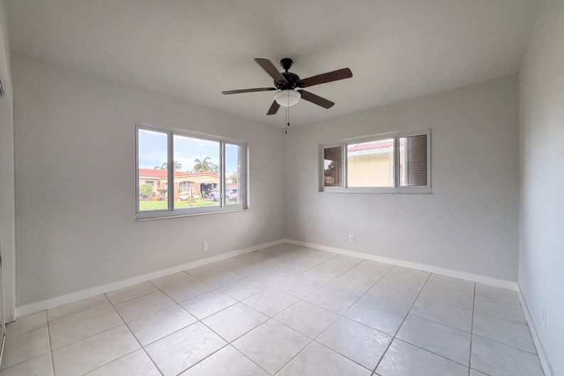 Photo 12 of 25 of 4360 NW 12th Dr, Deerfield Beach, FL
