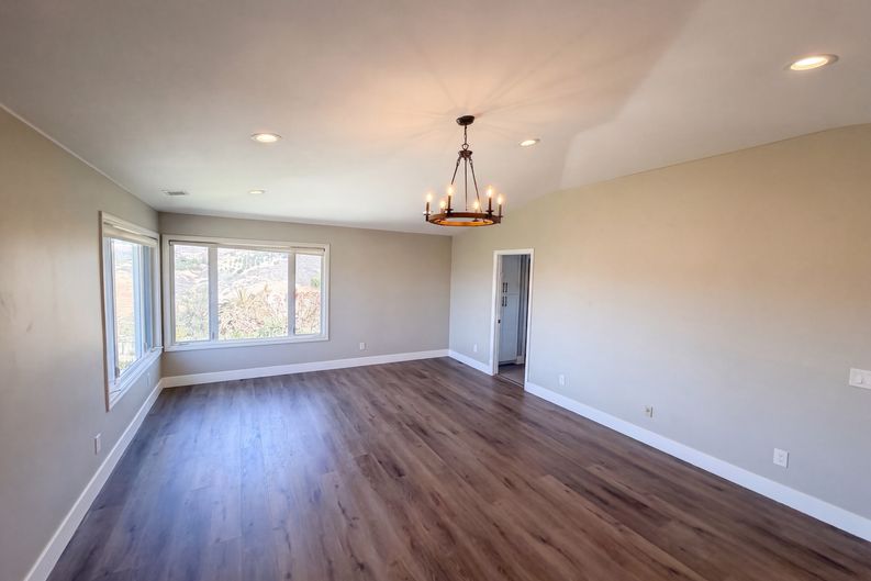 Photo 19 of 42 of 1596 Aldorado Dr, Vista, CA