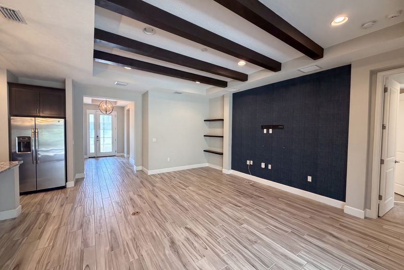 Photo 3 of 28 of 1011 Victoria Hills Dr S, Deland, FL