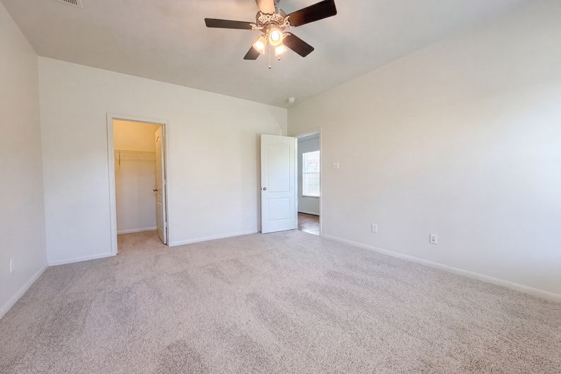 Photo 9 of 21 of 11327 Grass Lake Ln, Richmond, TX