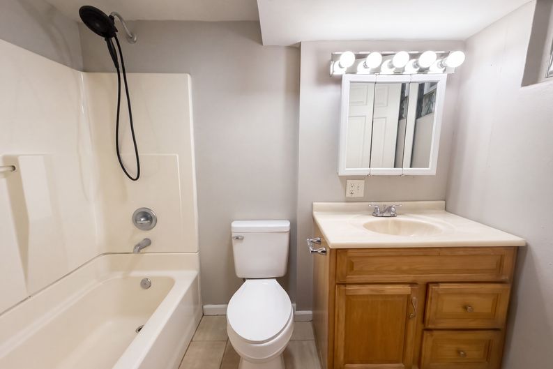 Photo 17 of 21 of 9122 Neil Dr, Cincinnati, OH
