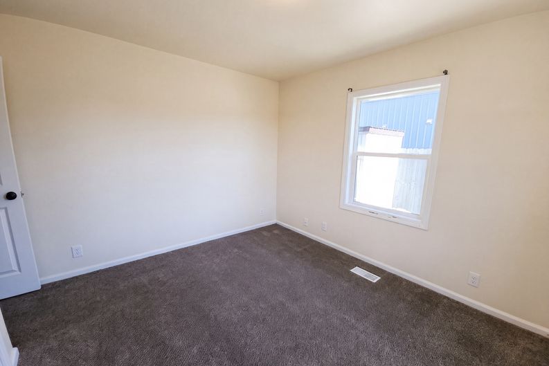 Photo 4 of 22 of 93291 Prairie Rd, Junction City, OR