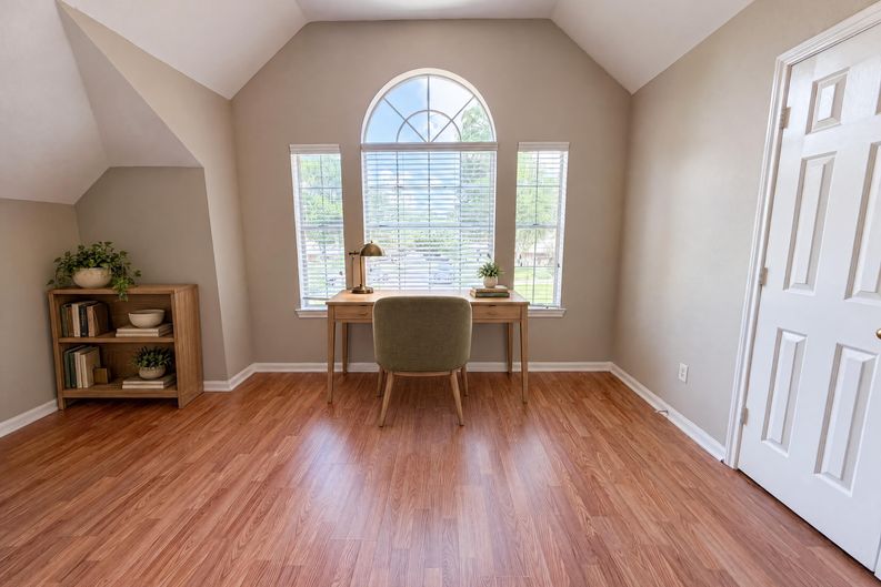 Photo 13 of 21 of 12159 Hawthorne Dr, Montgomery, TX