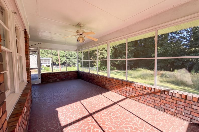 Photo 31 of 34 of 3091 Beechwood Dr, Lithia Springs, GA