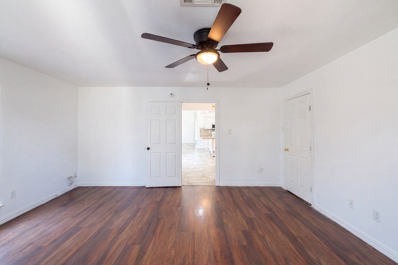 Photo 9 of 18 of 1613 Mullins Dr, Plano, TX