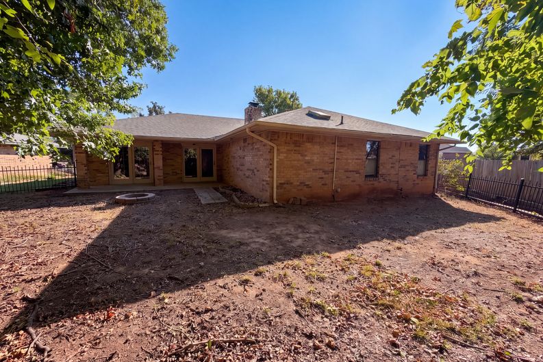 Photo 46 of 57 of 1536 Creekside Dr, Norman, OK