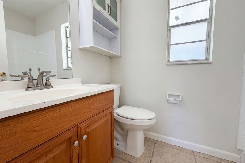 Photo 12 of 24 of 909 Winchester Ct, Brandon, FL