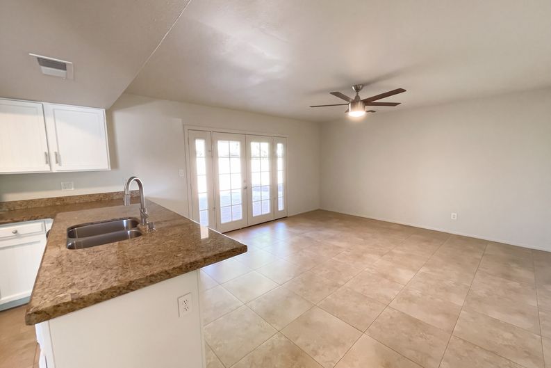 Photo 23 of 32 of 4038 W Mercer Ln, Phoenix, AZ