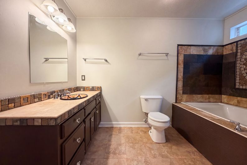 Photo 11 of 18 of 4046 Farmingham Woods Dr, Hermitage, TN