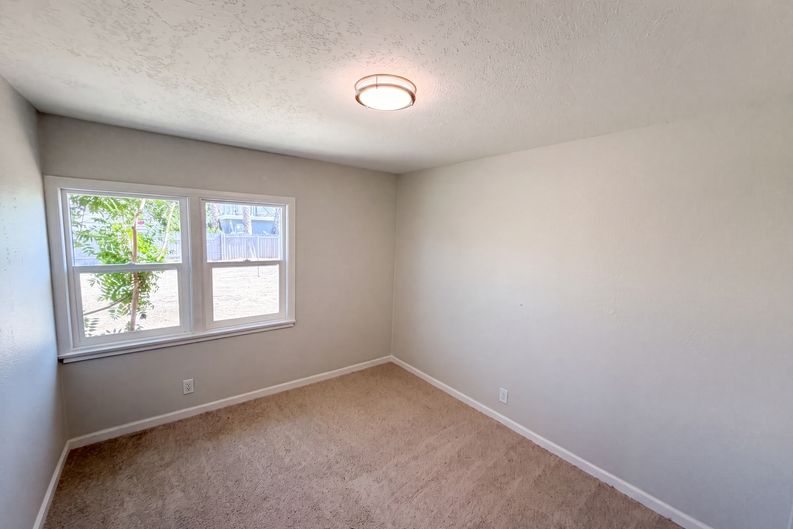 Photo 11 of 19 of 1374 El Nita Ln, Hemet, CA