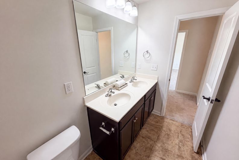 Photo 18 of 26 of 9833 Wardley Dr, Charlotte, NC