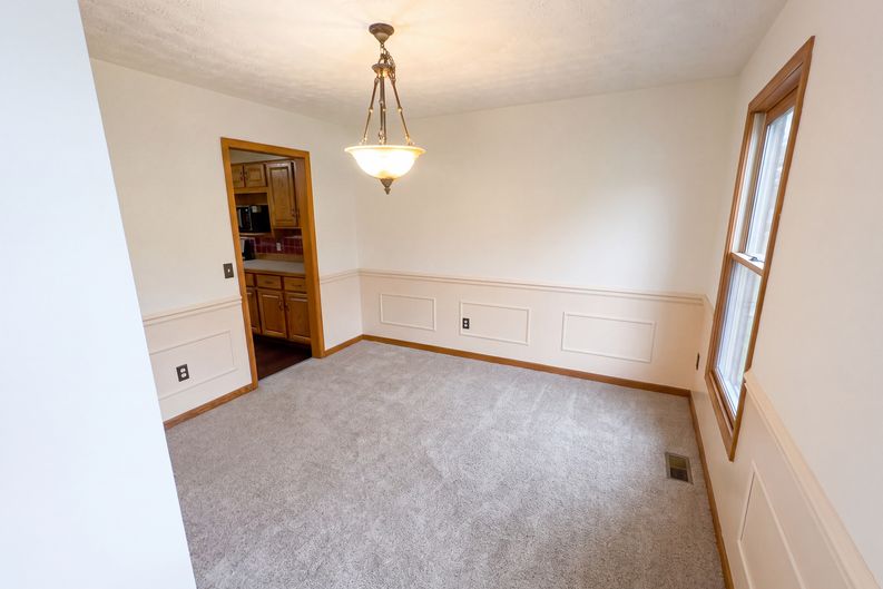 Photo 7 of 28 of 1100 Prescot Ave NW, Massillon, OH