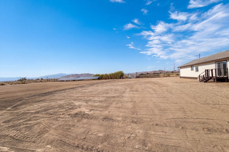 Photo 27 of 40 of 1401 60th St W, Rosamond, CA