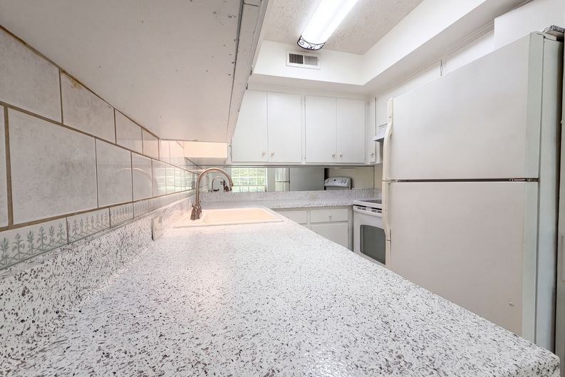 Photo 7 of 19 of 2503 McCue Rd, Houston, TX