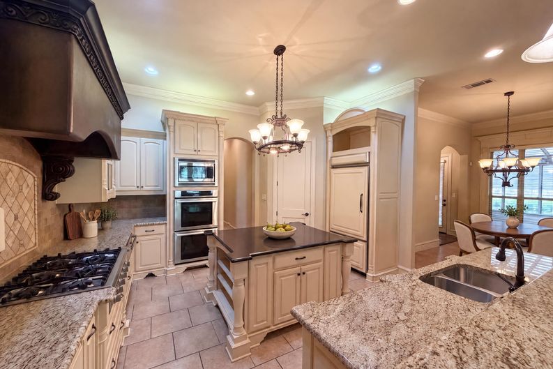 Photo 3 of 33 of 6113 Rock Dove Cir, Colleyville, TX