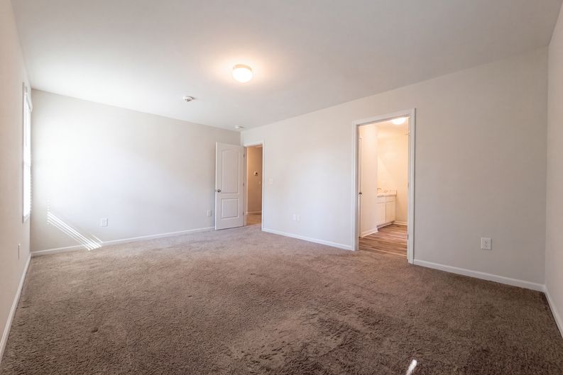 Photo 4 of 16 of 4066 Calloway Rd, Raeford, NC
