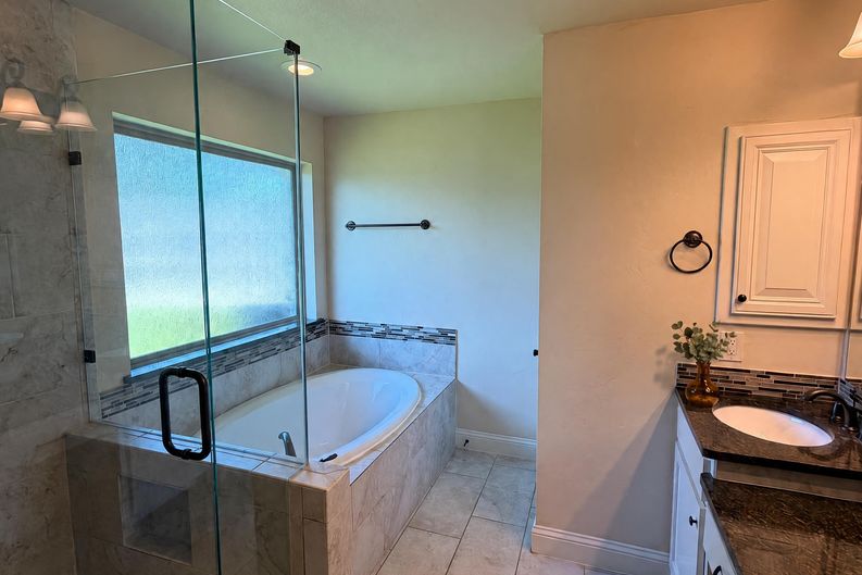 Photo 12 of 22 of 3032 Laguna Dr, Plano, TX